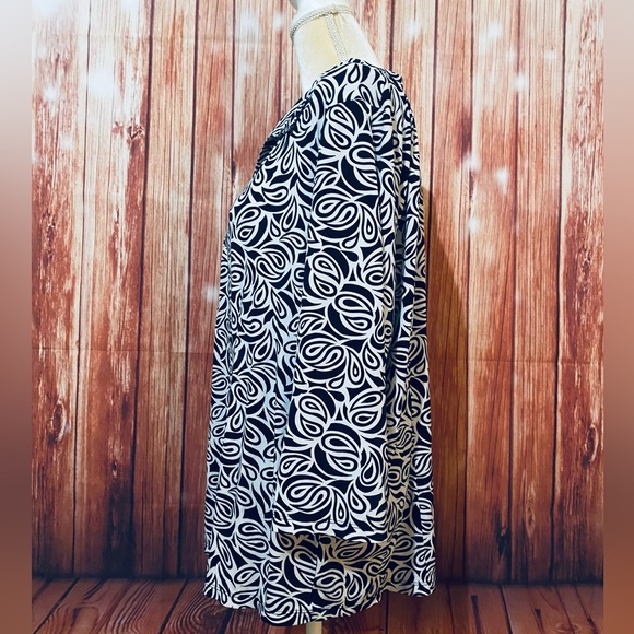 Women’s 3X Blouse International Concepts 3/4 Sleeves Black White Collared V Neck - Picture 8 of 10